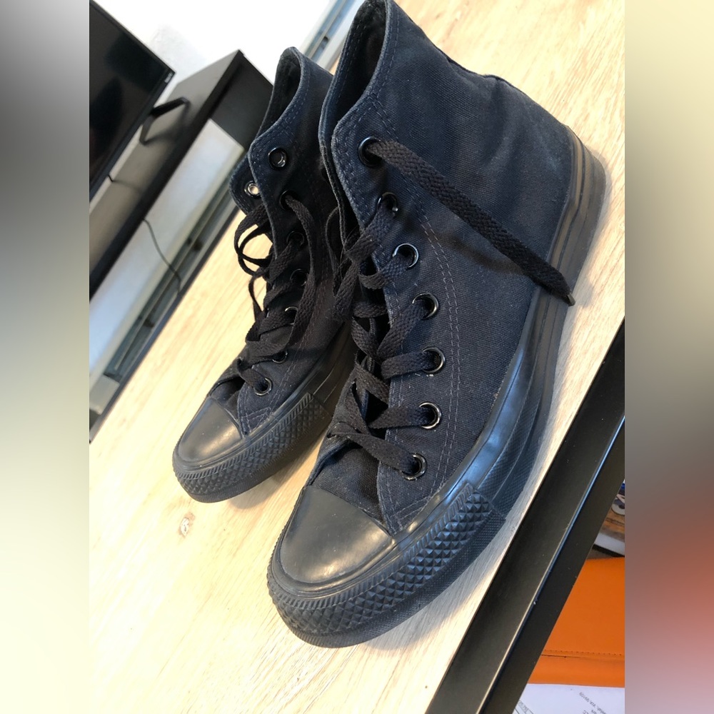 Black high top converse
